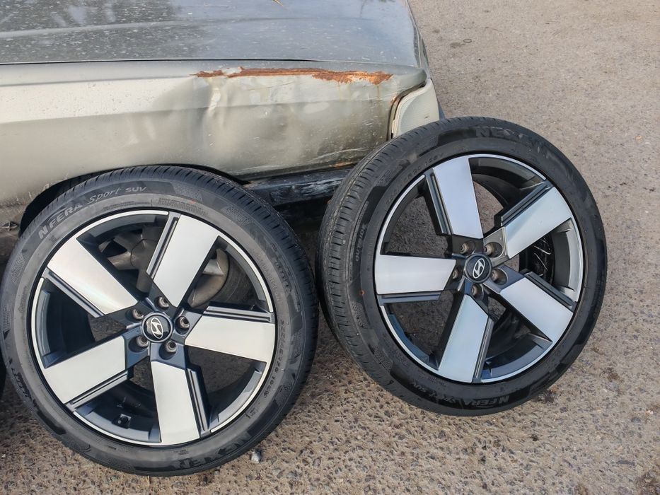 Диски с резиной.