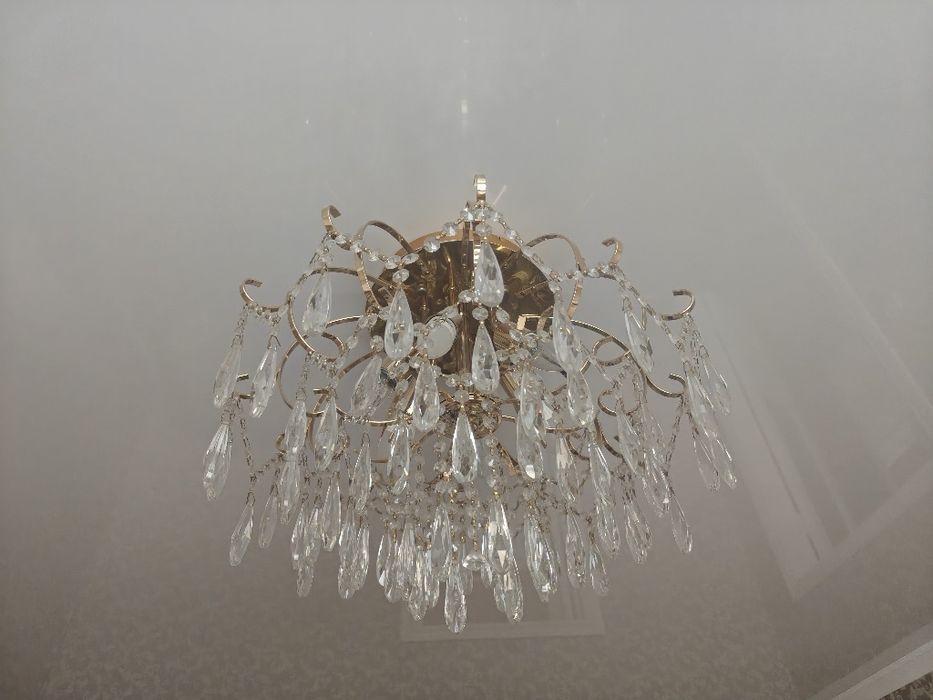 Продам хрустальную люстру