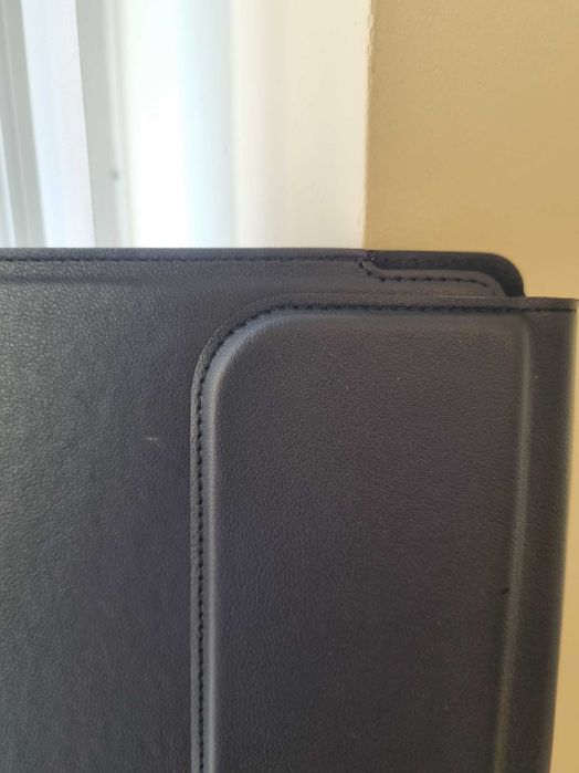 Кожена стойка за лаптоп