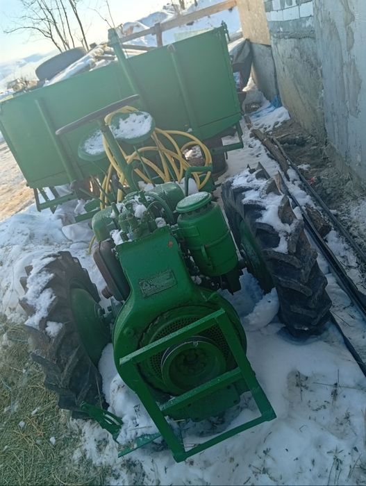 Vând tractor lombardini