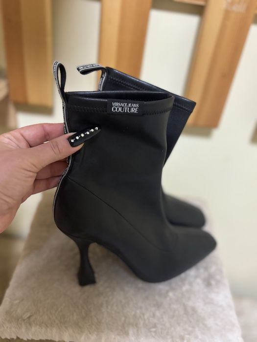 боти versace много стилни и удобни