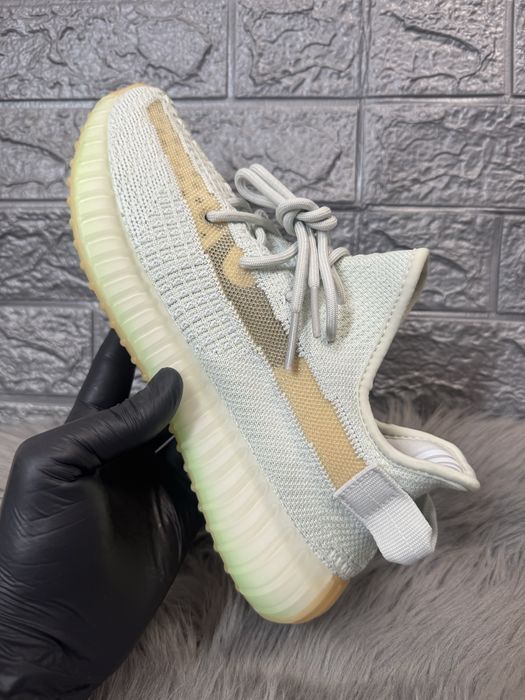 Yeezy 350 v2 Hyperspace Pk Premium
