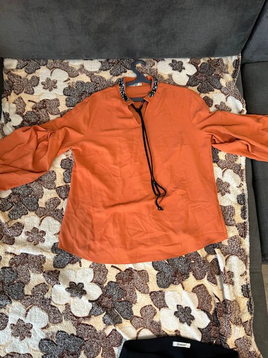 Костюм, блузка и брюки