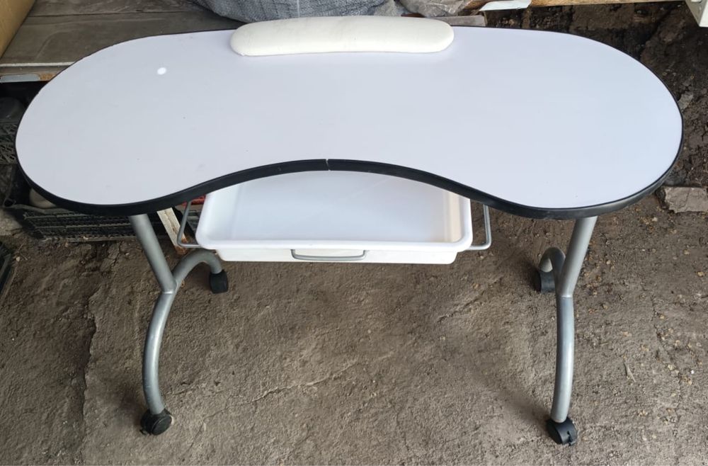 Стол маникюрный