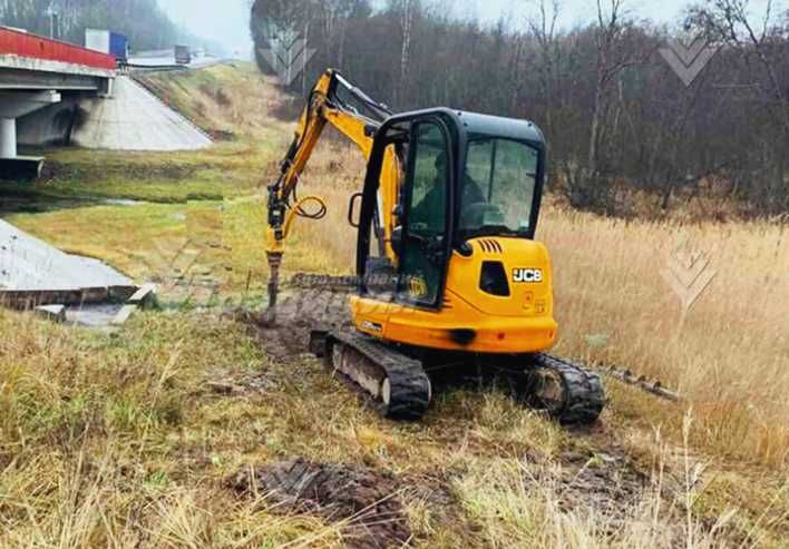 Ямобур (вращатель) на мини-экскаватор Kubota U30/36 Delta(Англия)