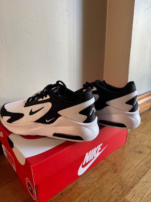 Маратонки NIKE AIR MAX BOLT черно с бяло .