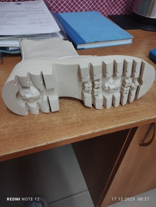 Продам зимние сапоги