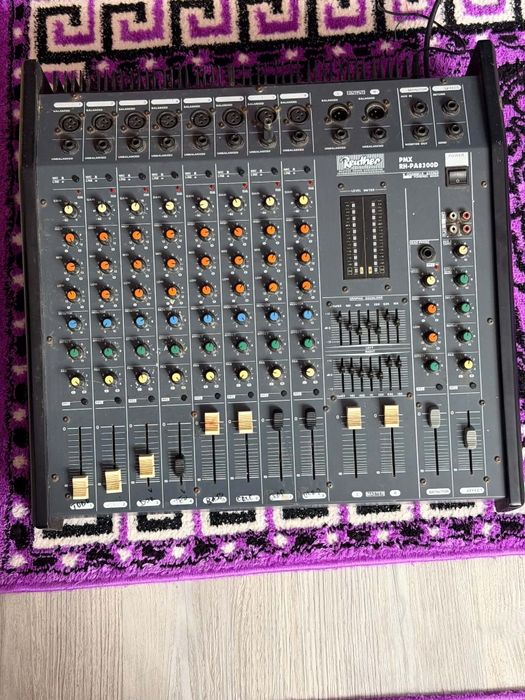 Vând mixer......