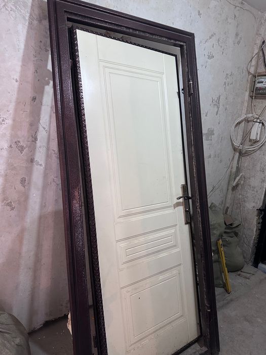 Продам дверь б/у входную