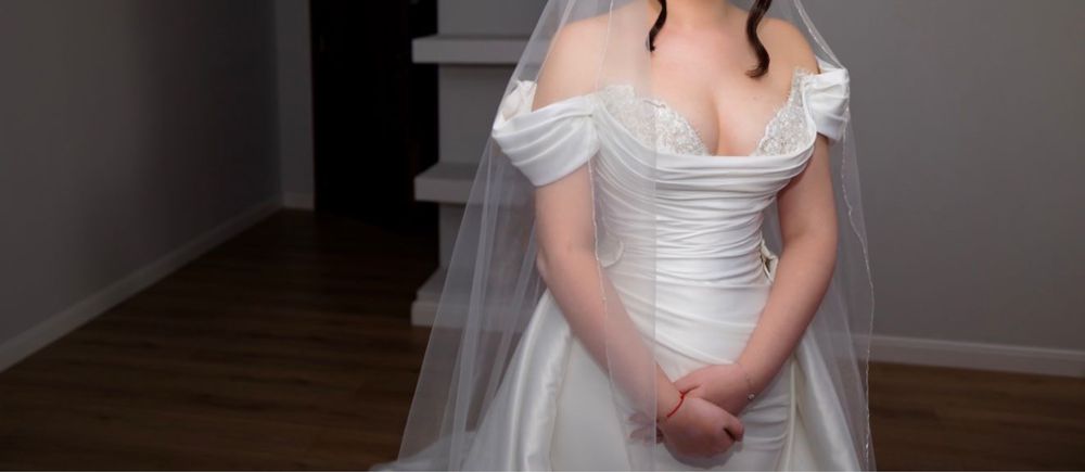 Rochie de mireasa cu trena detasabilia si voal inclus