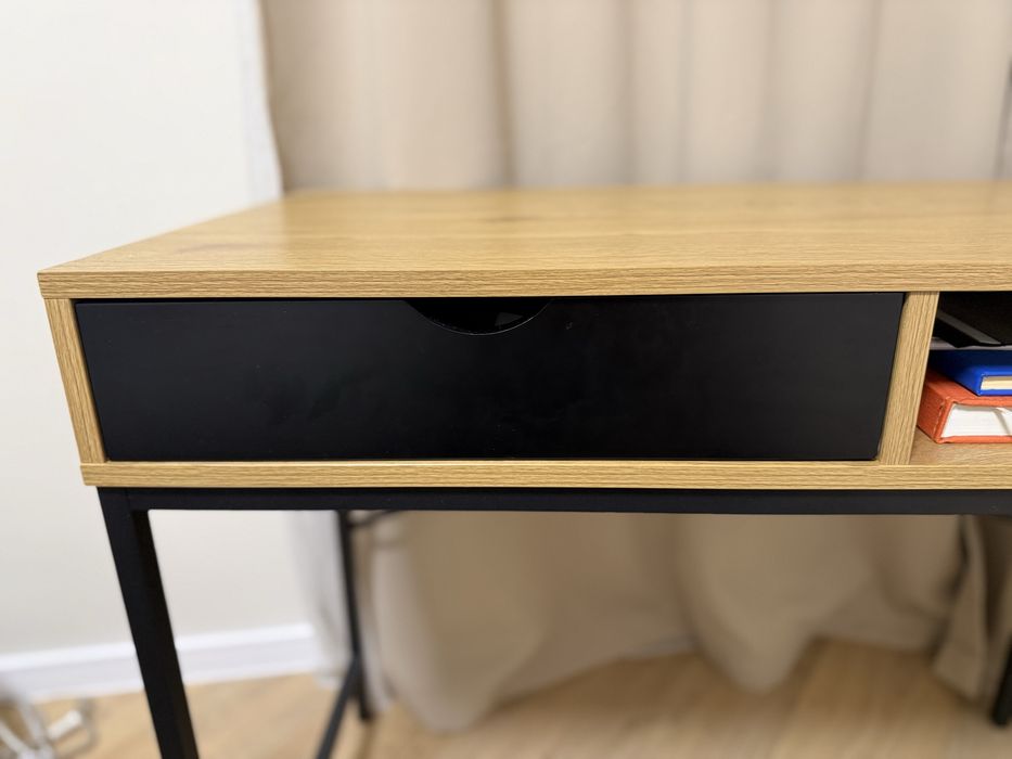Бюро JYSK модел TRAPPEDAL (95x48 см) – отлично състояние