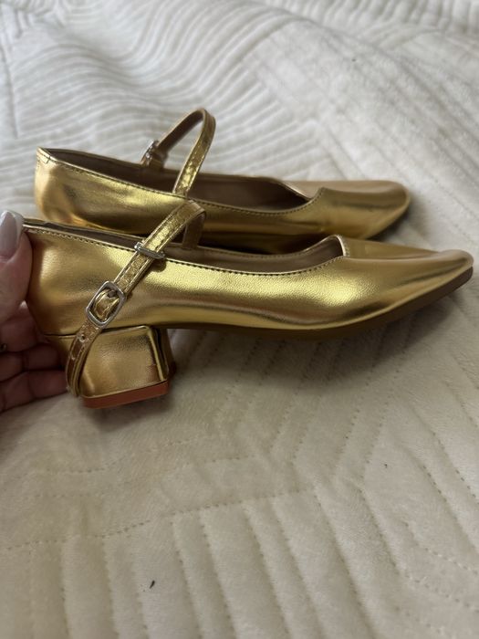 Продам детские танцевальные туфли