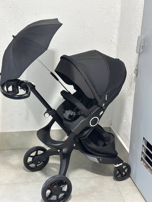 Прадается 3 авто кресла и 2 каляски все в идеальном состояние цена дог