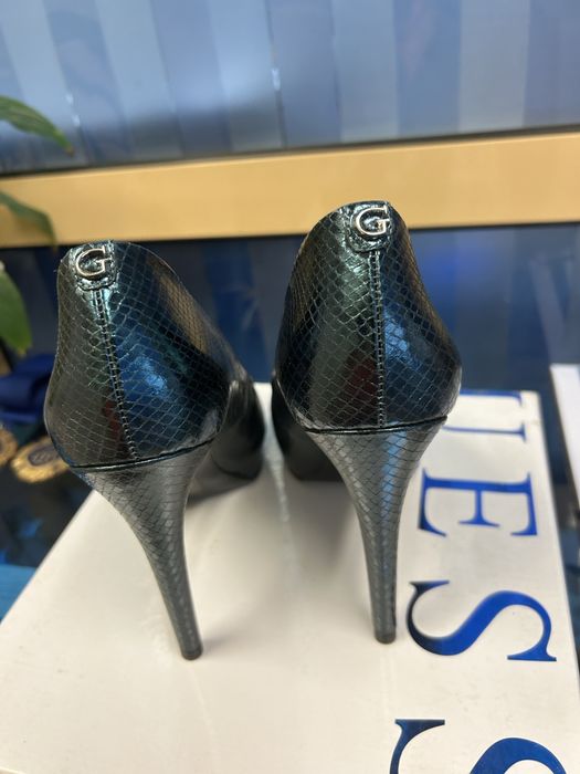 Обувки на ток Guess 37
