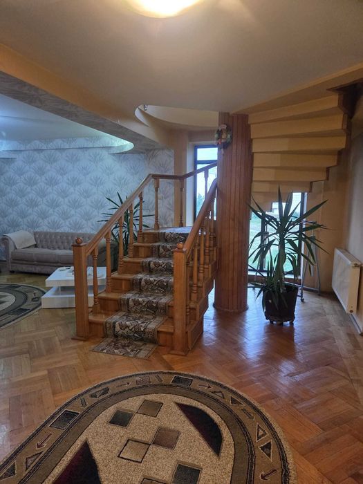 Casa de inchiriat  spatioasa,aerisita si cu un view extraordinar