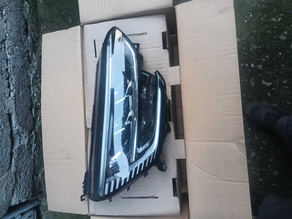 Far dreapta, Megan 4, full led