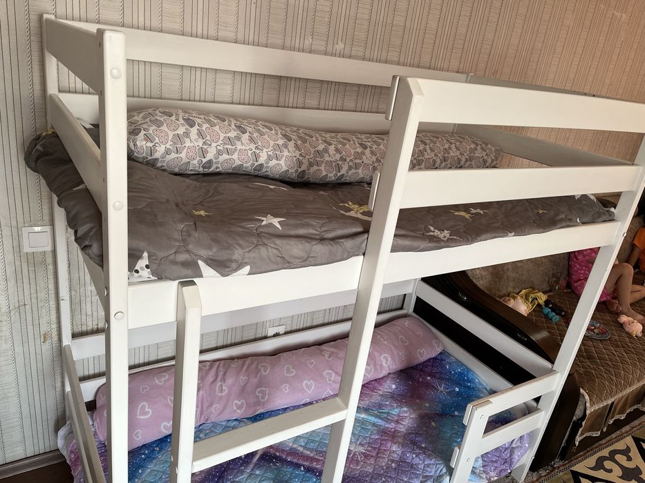 Продается Двухъярустная кровать детская