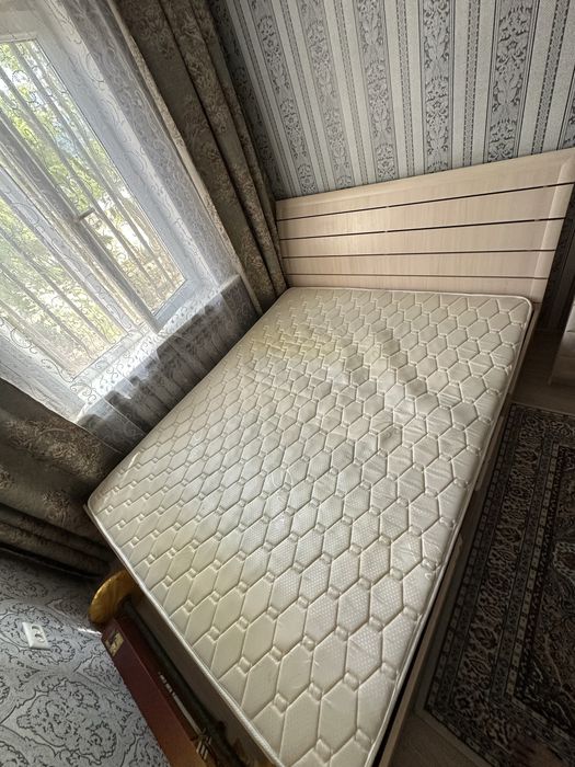 Продам двухспальный кровать с матрасом