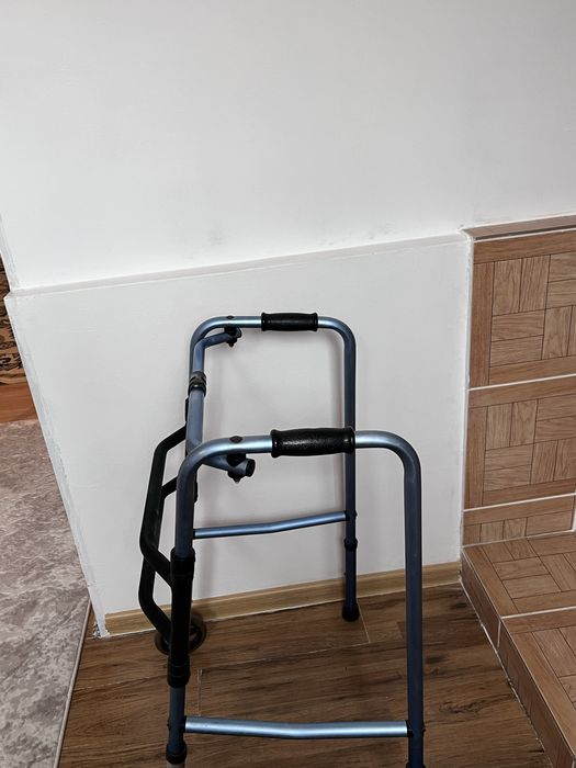 Ходунок впереди есть колесо