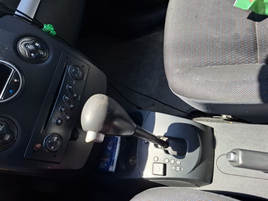 Vand Renault clio 3 cu probleme la cutie
