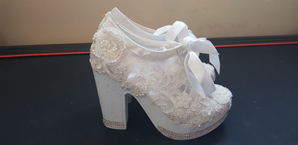 Сватбени обувки удобни и стилни