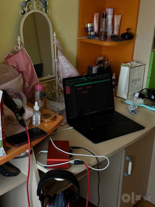 В срочной продаже Focusrite Scarlett комплект