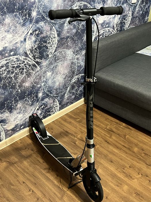 Продам Самокат ROCEZ 200 mm