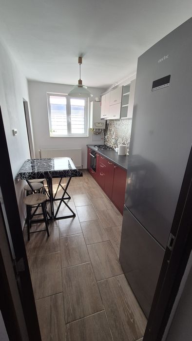 Apartament 4 camere de închiriat