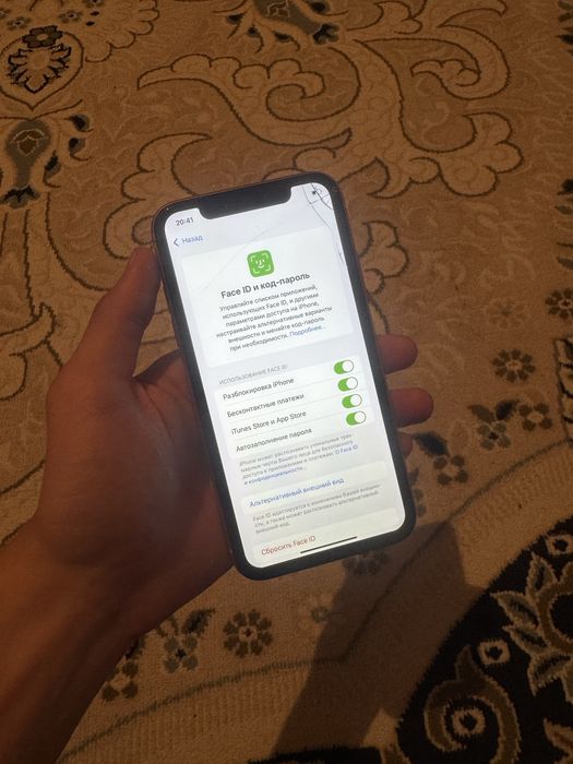 Продам iPhone XR