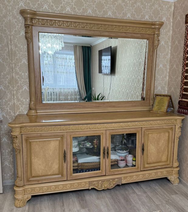 Гостинный Комод с Зеркалом