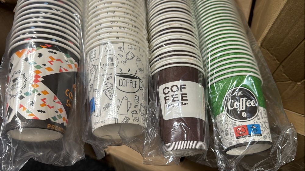 Pahare carton plus cafea cadou