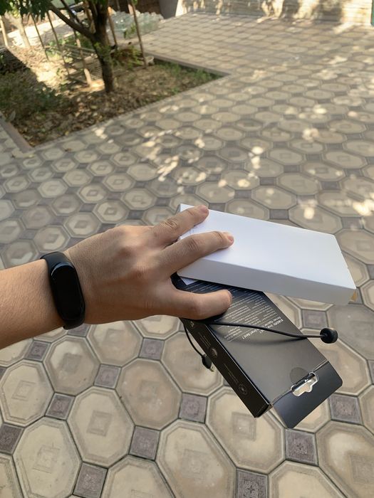MI band 7 pochti yengi