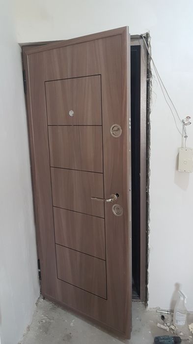 Montaj usi metalice .prețul pleacă de la 350 ron