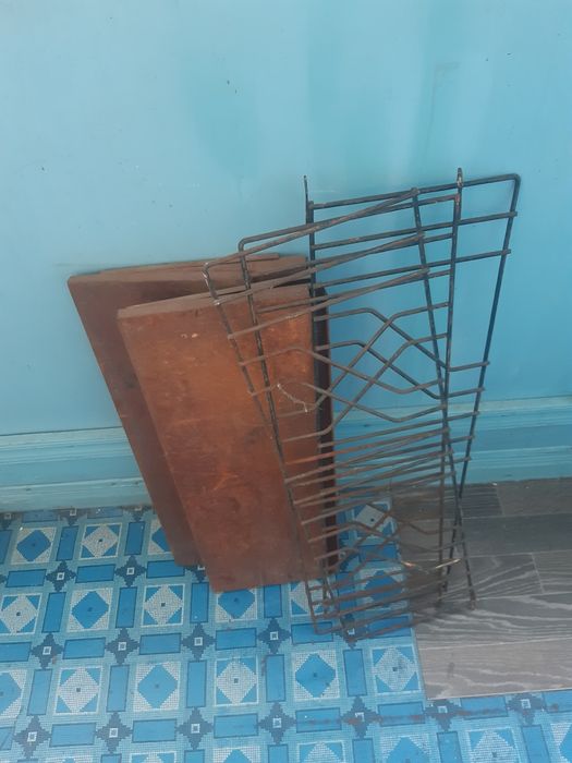 Грабли,тяпка,веник,полка метал