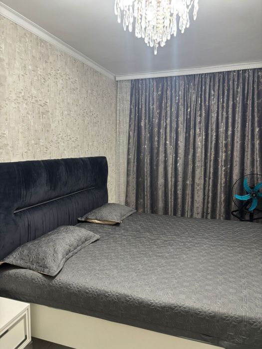 Продается кровать с матрасом и 2тумбы