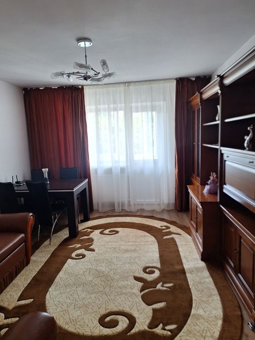 Apartament 2 camere de închiriat.