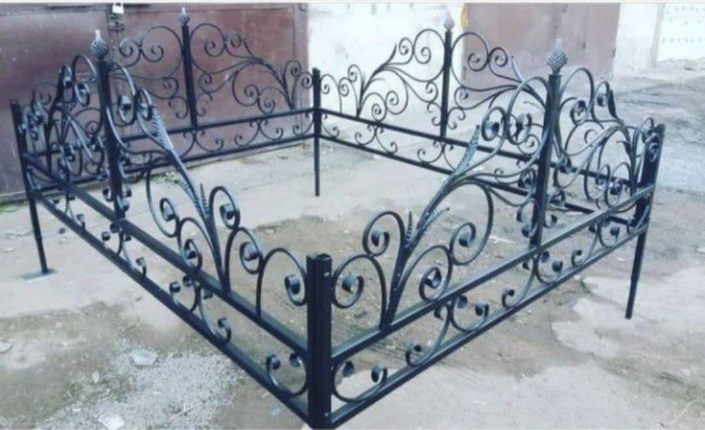 Оградки .узоры кованые.кресты.