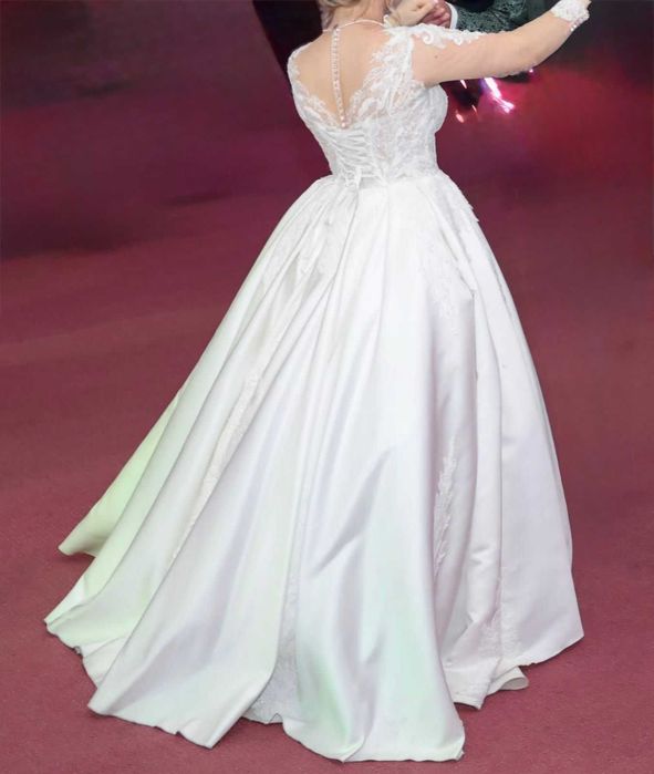 Vand rochie mireasa si accesorii