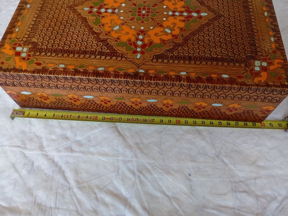 Стара Дървена Кутия за Бижута