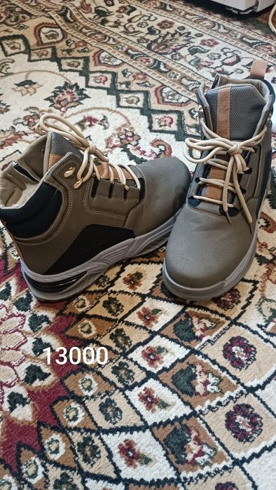 Продам мужские ботинки