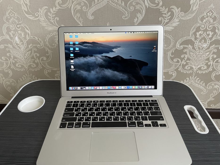 Продаю Macbook air 2017