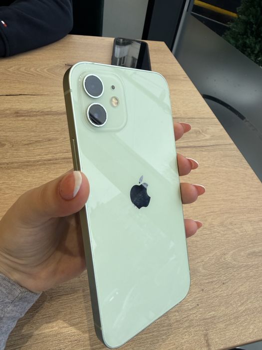 iPhone 12 foarte bun