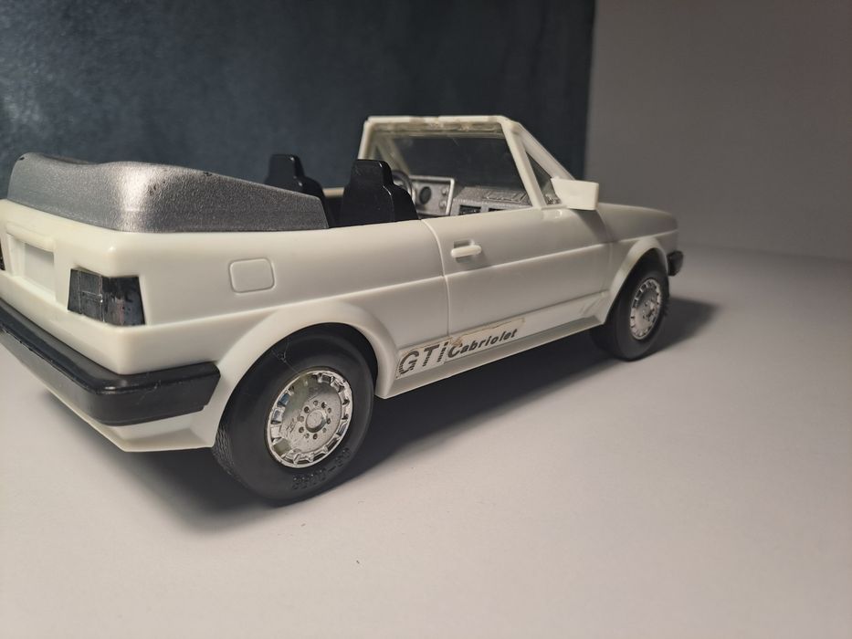 Machetă VW Golf GTI Cabrio 1:24 – Vintage anii '80 – Stare impecabilă, cu fricțiune