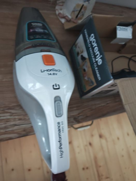 Aspirator auto portabil autorulota cu baterie fara fir