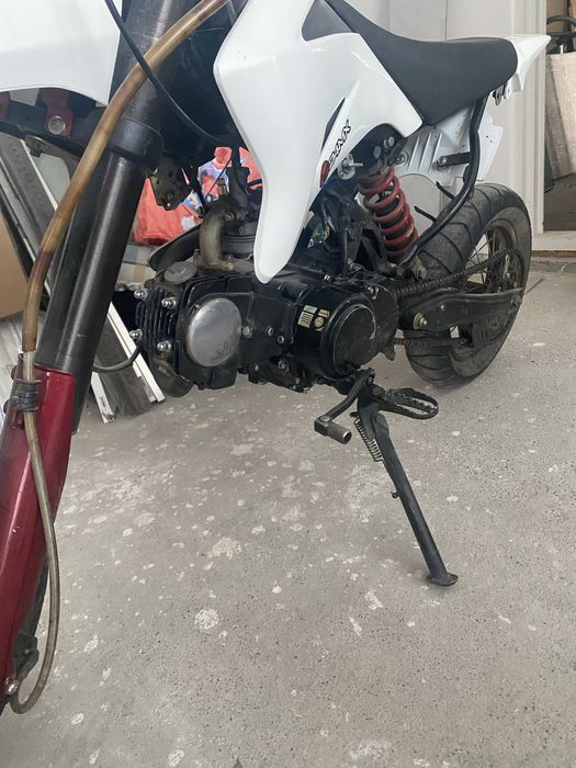 Vând cross de 125 4t super moto in stare perfecta