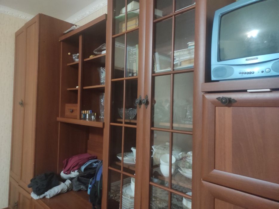 Срочно продам стенку в хорошем состоянии