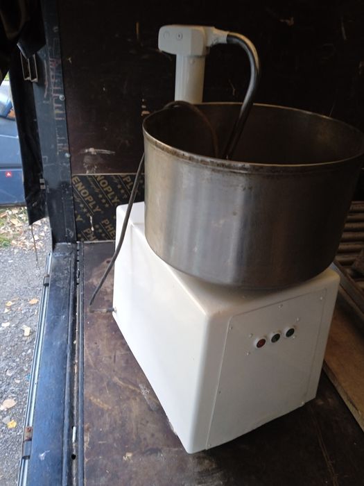 Тестомесачка 60 литра, трифазна, професионална,тестобъркачк