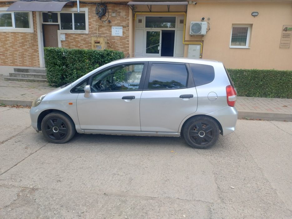 Vând Honda jazz înmatriculată