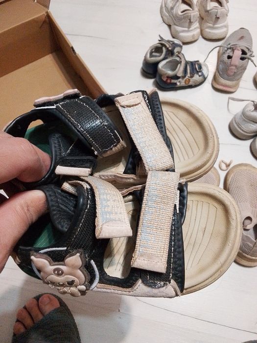 Отдам детскую обувь на девочку