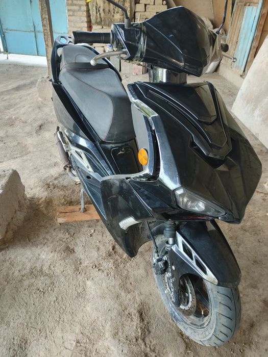 Скутер сотилади!